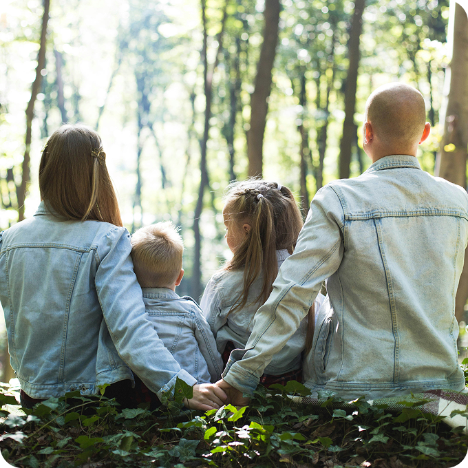 Família protegida por plano de assistência familiar com convênios médicos